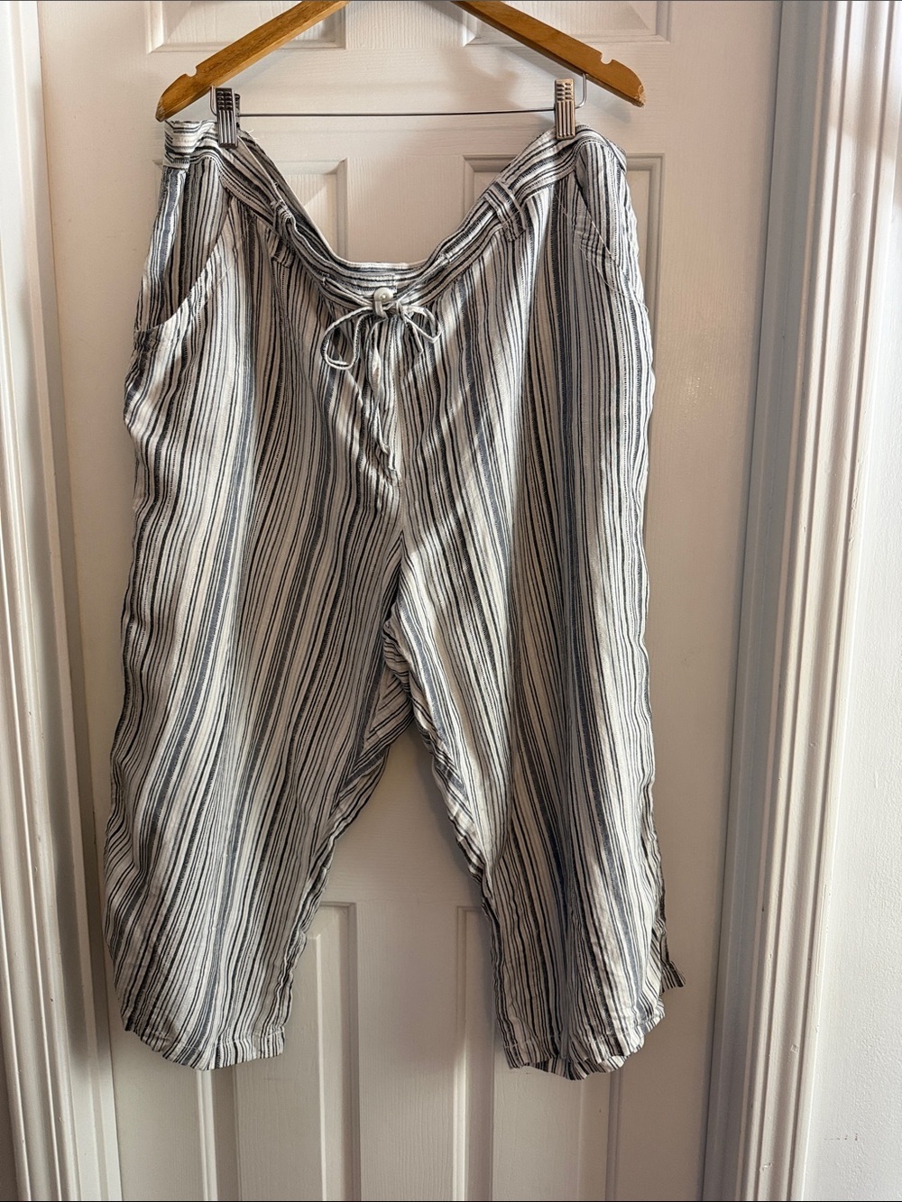 Lane bryant lave white striped 100% linen crop pants size 26
